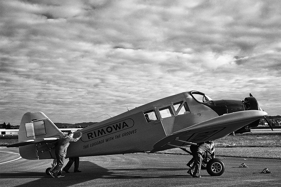 传奇般的JUNKERS F13客机,由Hugo Junkers于1919年建造,2016年由RIMOWA重建